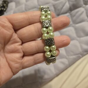 Elegant Green Pearl Bracelet